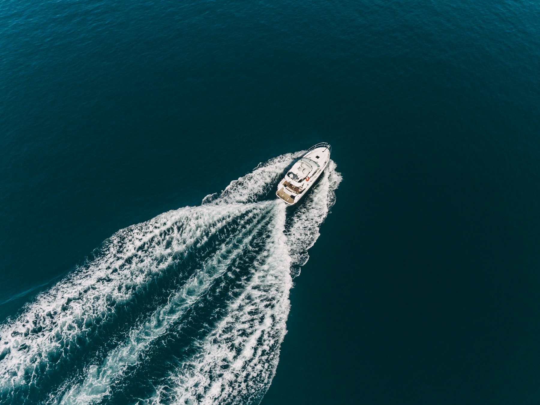 POLARSTAR speed boat running at sea