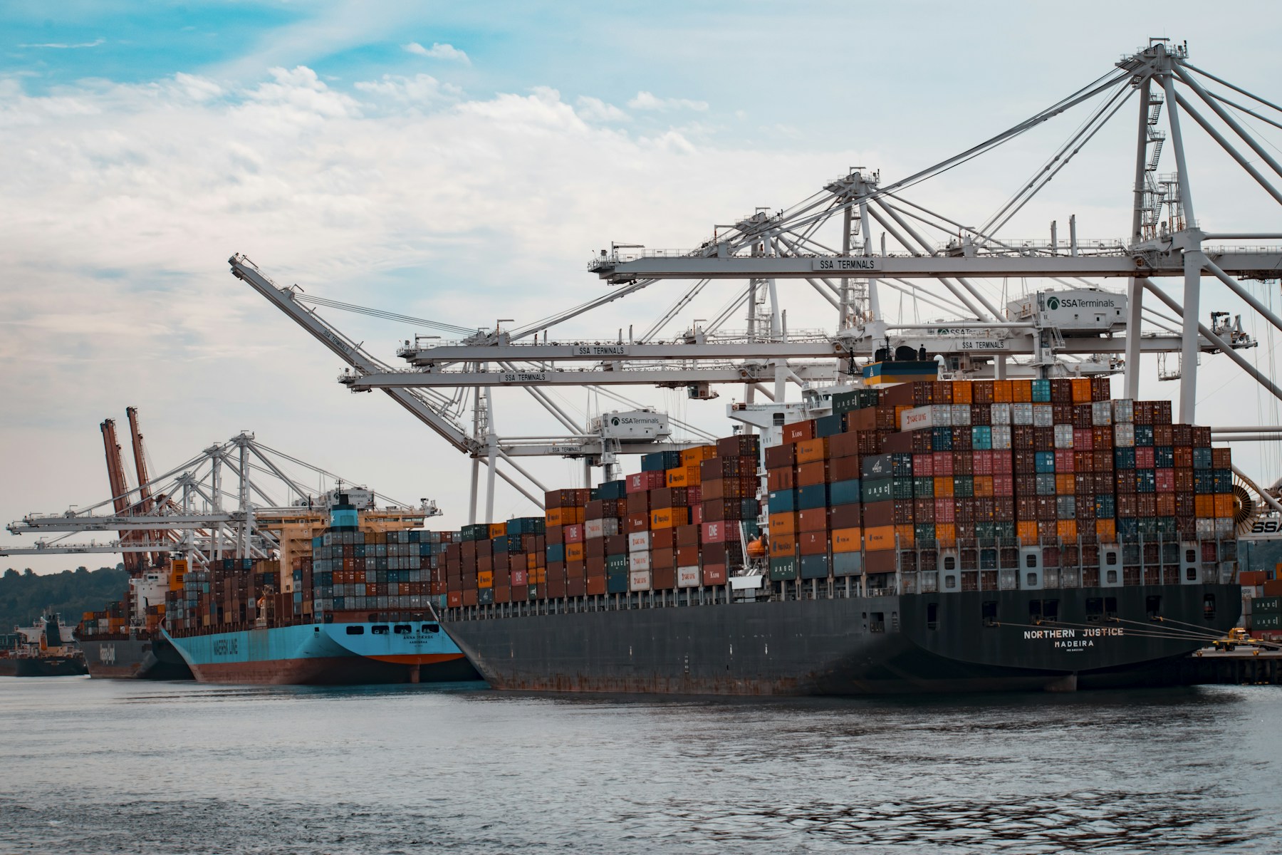 Door-to-door European logistics reference visual